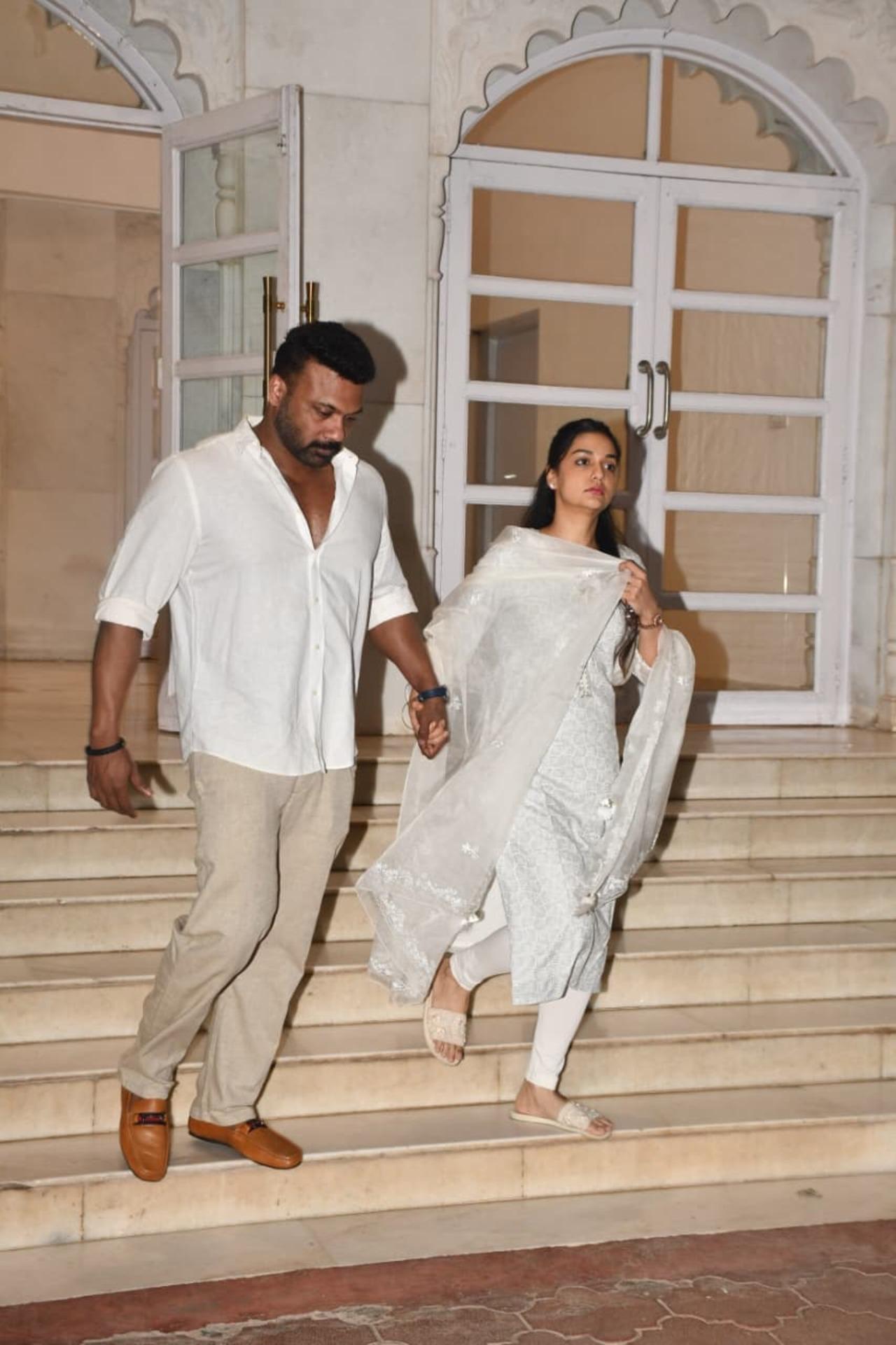 <p>Divya Agarwal was spotted with Apurva Padgaonkar at the prayer meet hosted for Arjun Bijlani&rsquo;s father-in-law. The duo joined family and friends in paying their respects.</p>